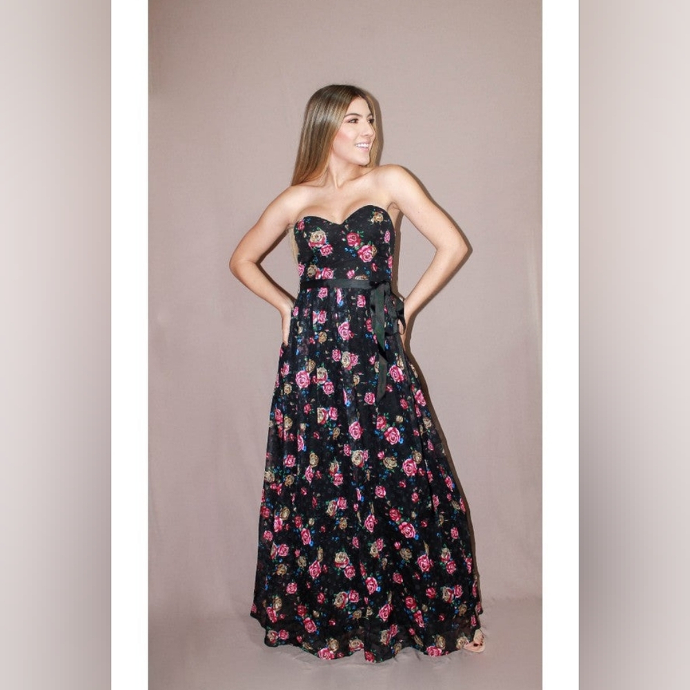 Maniju Women's Floral Gown Size M